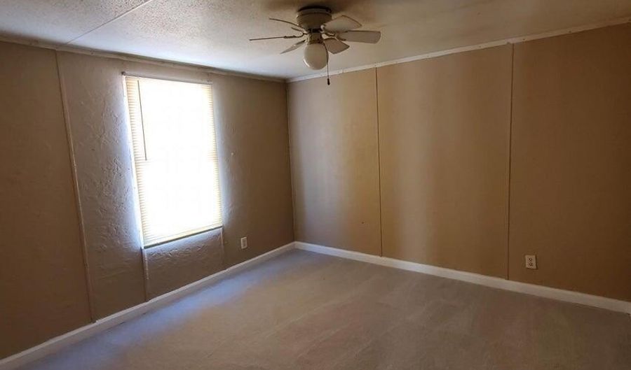 708 W MCMURRAY Blvd 5, Casa Grande, AZ 85122 - 3 Beds, 1 Bath