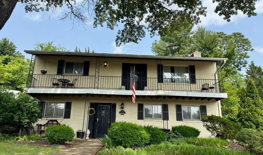 2700 BRYAN Pl, Alexandria, VA 22302 - 4 Beds, 2 Bath
