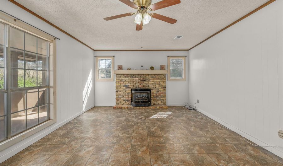 203 Thomas Rd, Athens, LA 71003 - 3 Beds, 2 Bath
