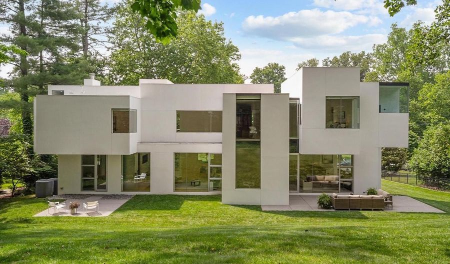 7405 HELMSDALE Rd, Bethesda, MD 20817 - 4 Beds, 5 Bath