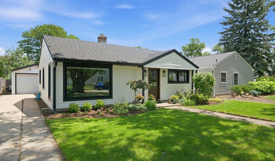 905 N Douglas Ave, Arlington Heights, IL 60004 - 3 Beds, 1 Bath
