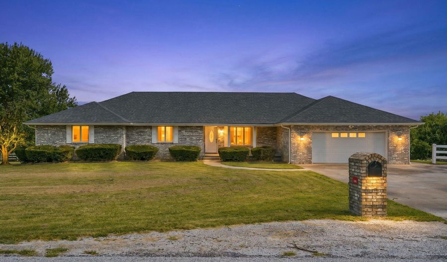 19360 Lawrence 2227, Aurora, MO 65605 - 4 Beds, 5 Bath