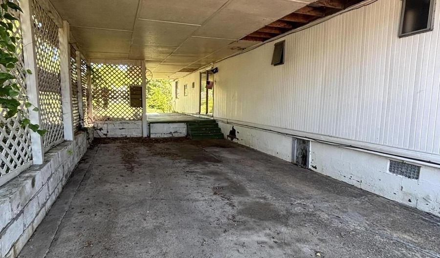 1604 Lamar St, Athens, TN 37303 - 2 Beds, 2 Bath