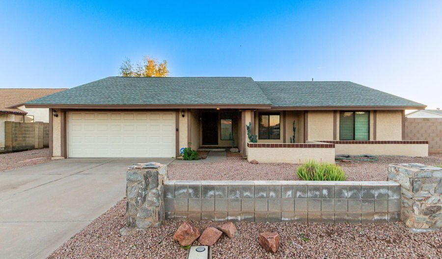 1729 W BROOKS St, Chandler, AZ 85224 - 3 Beds, 2 Bath