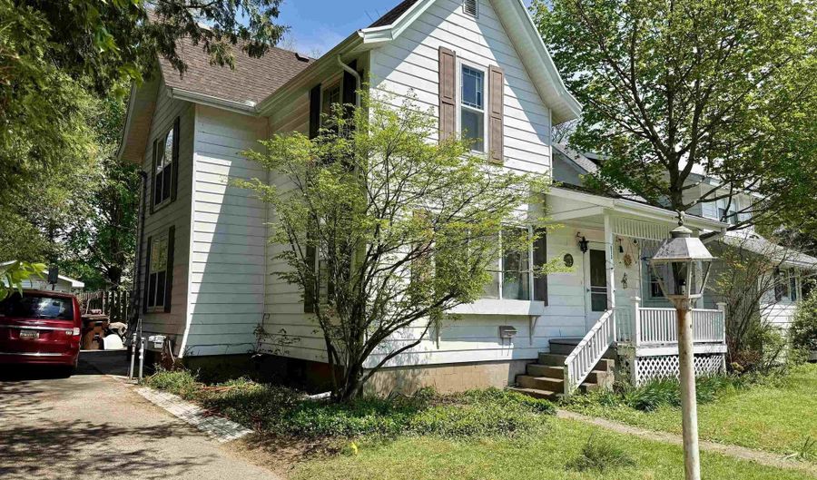 513 Walnut St, Alma, MI 48801 - 3 Beds, 2 Bath