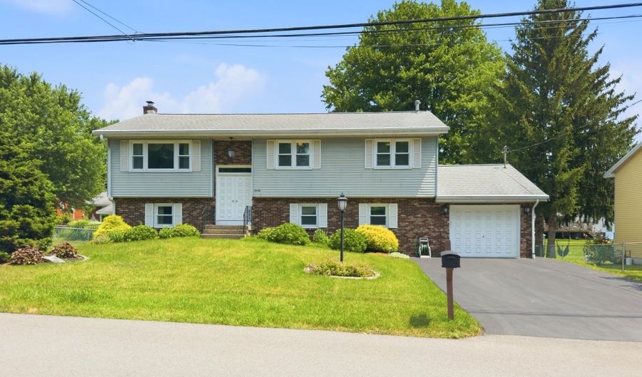 20 Wendell Dr, Albany, NY 12205 - 4 Beds, 3 Bath