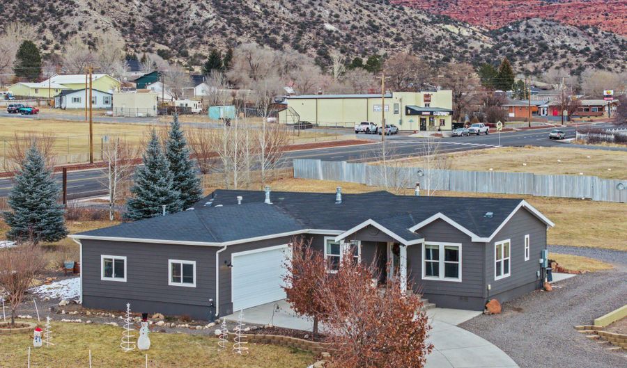 17 S 100 W, Bicknell, UT 84715 - 3 Beds, 2 Bath