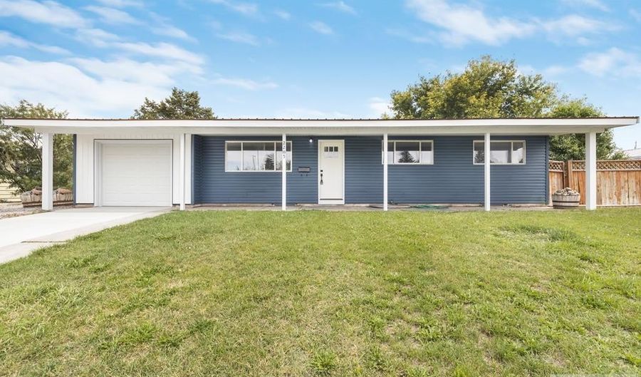 2285 Curlew Dr, Ammon, ID 83406 - 5 Beds, 3 Bath
