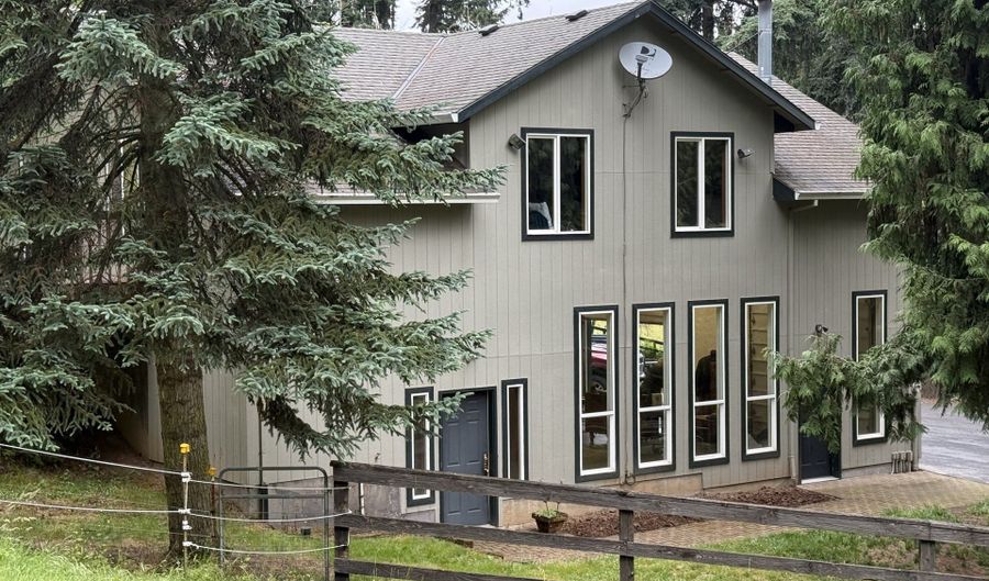 11335 SE TELFORD Rd, Boring, OR 97009 - 1 Beds, 2 Bath