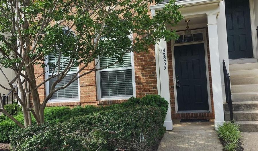 42233 TERRAZZO Ter, Aldie, VA 20105 - 2 Beds, 3 Bath