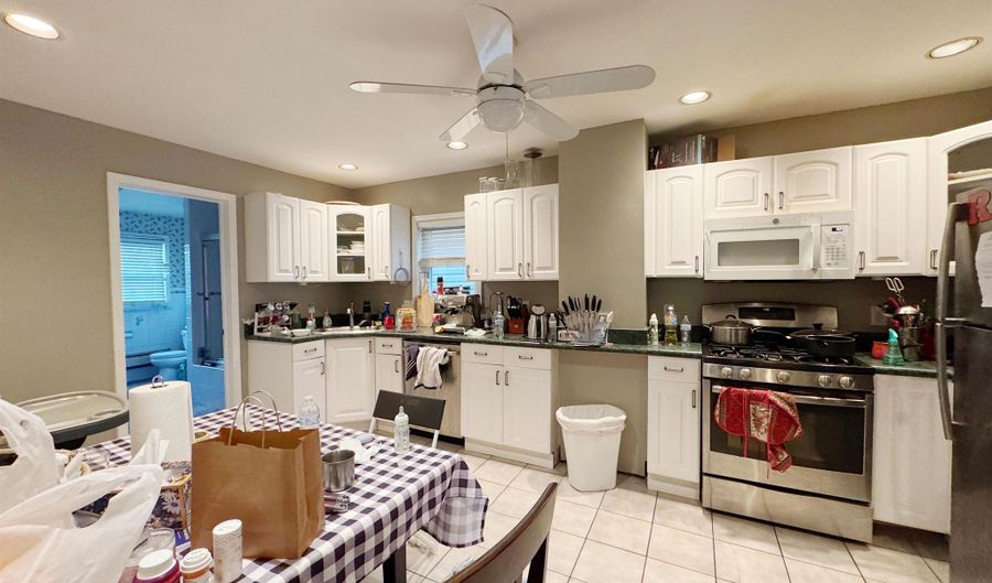 39 W 9TH St 2nd floor, Bayonne, NJ 07002 - 2 Beds, 2 Bath
