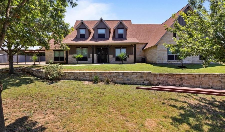 402 N Parkway Dr, Alvarado, TX 76009 - 5 Beds, 4 Bath