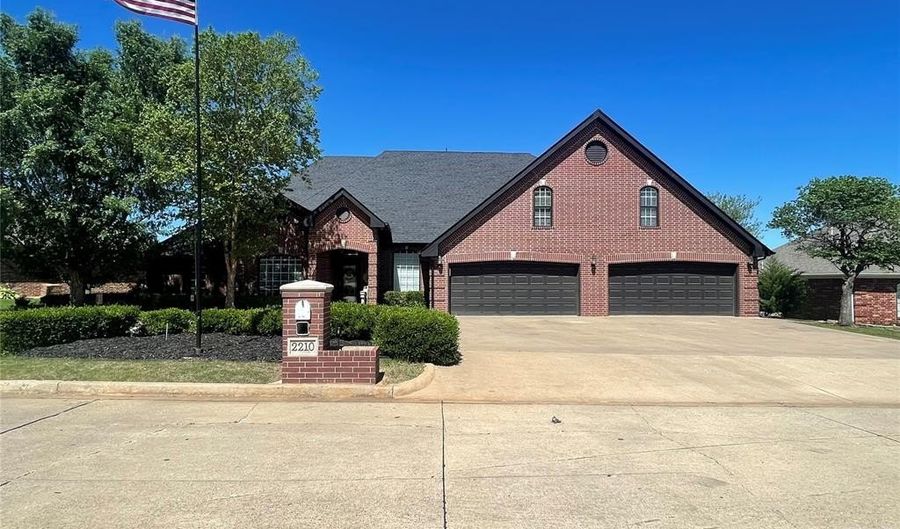 2210 Lakewood Dr, Chickasha, OK 73018 - 4 Beds, 3 Bath