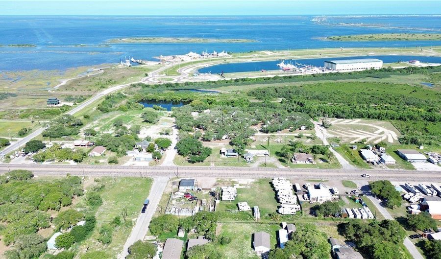 864 N Commercial St, Aransas Pass, TX 78336 - 0 Beds, 0 Bath