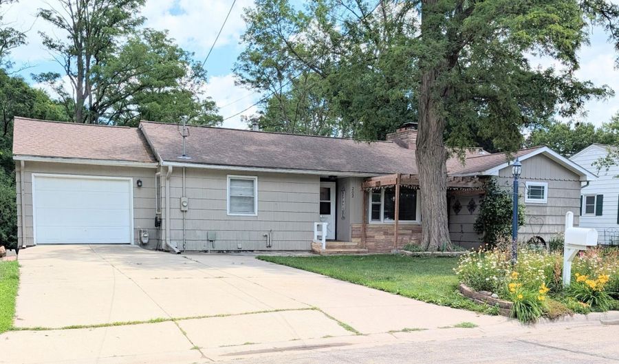 202 North Ln, Albert Lea, MN 56007 - 3 Beds, 3 Bath
