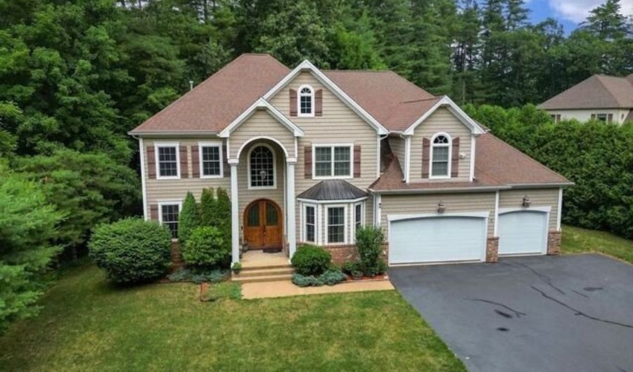 5 Biltmore Ct, Avon, CT 06001 - 4 Beds, 5 Bath