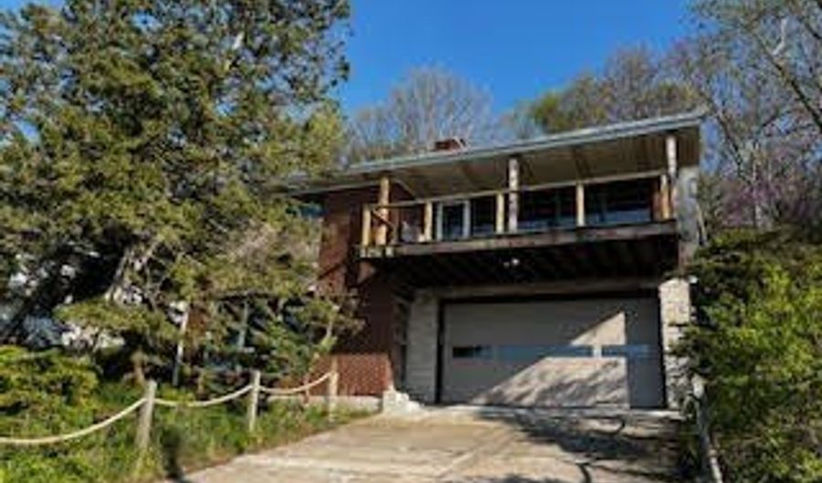125 E Lakefront Dr, Beverly Shores, IN 46301 - 3 Beds, 3 Bath