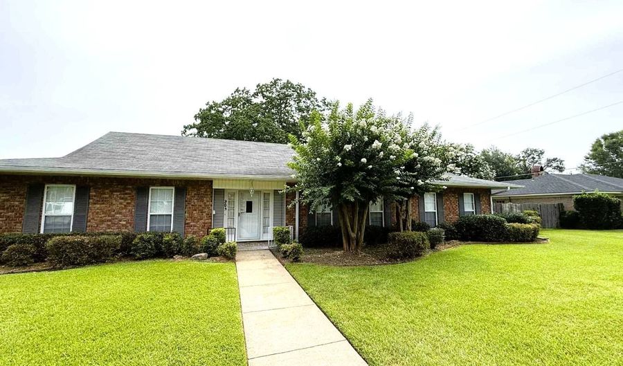 203 Tanglewood Dr, Alexandria, LA 71303 - 3 Beds, 2 Bath