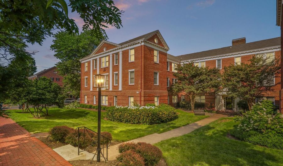 906 S WASHINGTON St 311, Alexandria, VA 22314 - 2 Beds, 1 Bath