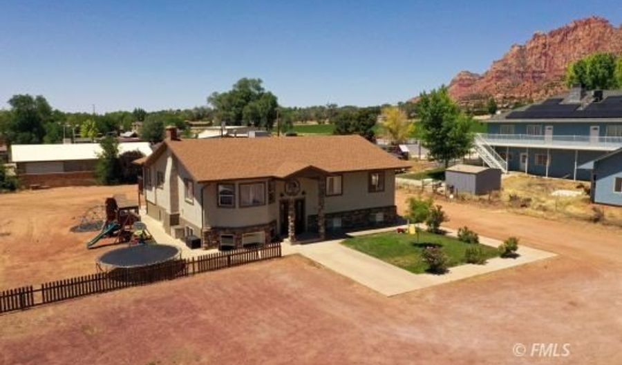 455 N Central St, Colorado City, AZ 85021 - 7 Beds, 5 Bath