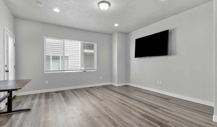 15208 S WILD HORSE, Bluffdale, UT 84065 - 3 Beds, 2 Bath