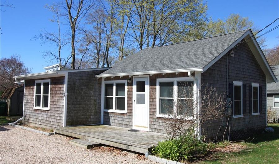 17 Edwards Ave, South Kingstown, RI 02879 - 2 Beds, 1 Bath