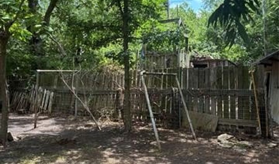 422 Ash St, Ardmore, OK 73401 - 3 Beds, 1 Bath