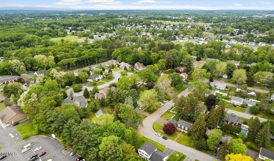 42 Pheasant Ridge Dr, Albany, NY 12211 - 4 Beds, null Bath