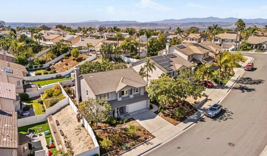 301 Arlington Dr, Oceanside, CA 92057 - 3 Beds, 3 Bath
