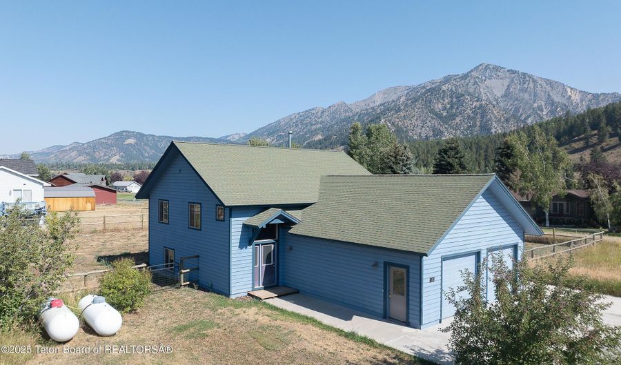 505 FOREST CIRCLE Dr, Alpine, WY 83128 - 3 Beds, 2 Bath