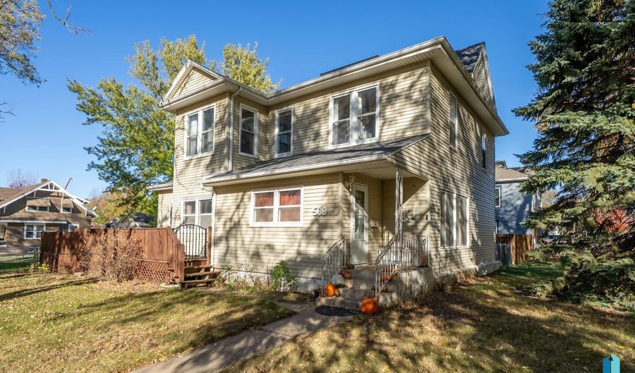 500 W Spruce St, Beresford, SD 57004 - 4 Beds, 2 Bath