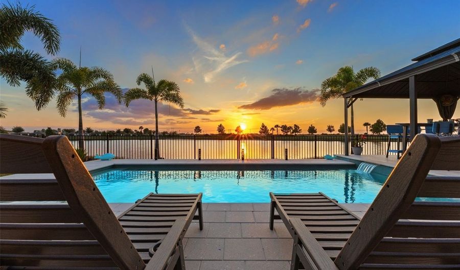 5822 SILVER SUN Dr, Apollo Beach, FL 33572 - 3 Beds, 3 Bath