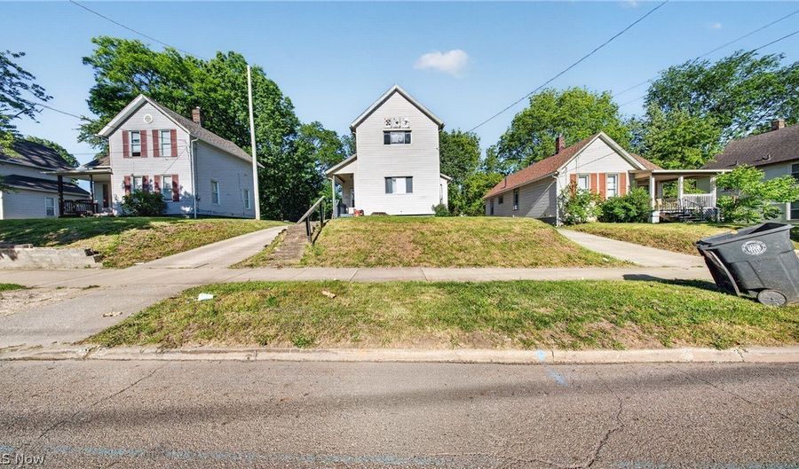 511 Brown St, Akron, OH 44311 - 4 Beds, 2 Bath