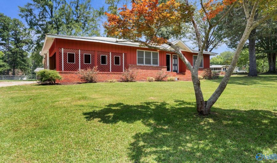 174 Nunnally Ave, Anniston, AL 36206 - 2 Beds, 2 Bath