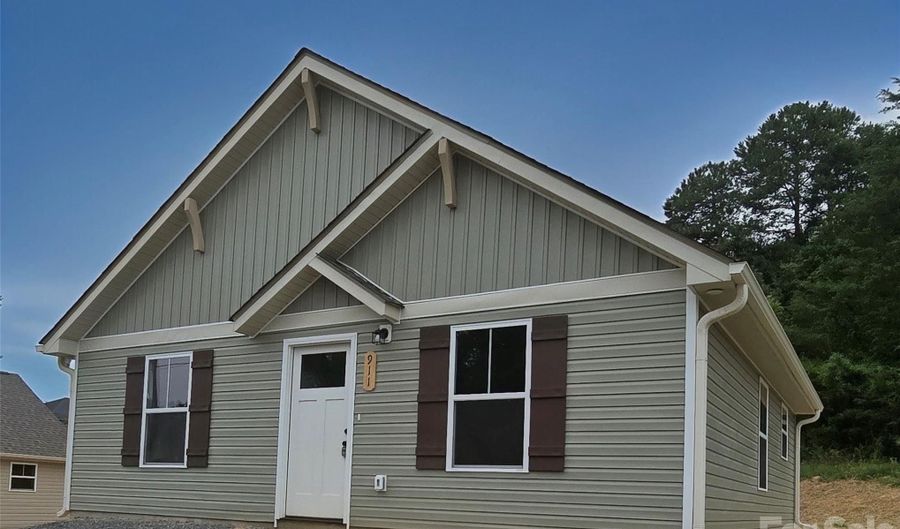 911 Hill St, Albemarle, NC 28001 - 2 Beds, 2 Bath