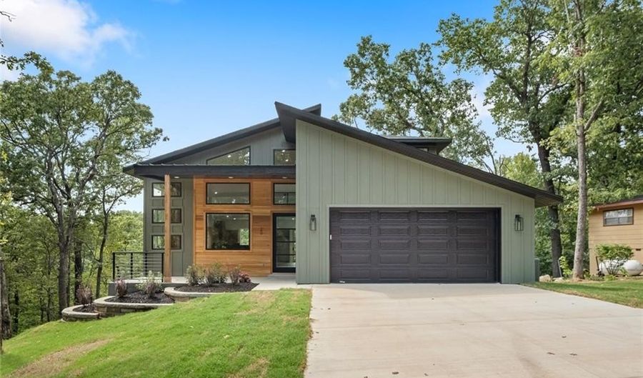 20 Stretford Dr, Bella Vista, AR 72714 - 4 Beds, 3 Bath