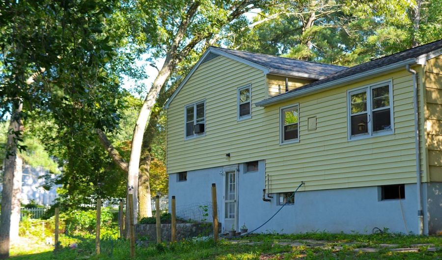 12 Silver Dr, Burlington, CT 06013 - 3 Beds, 2 Bath