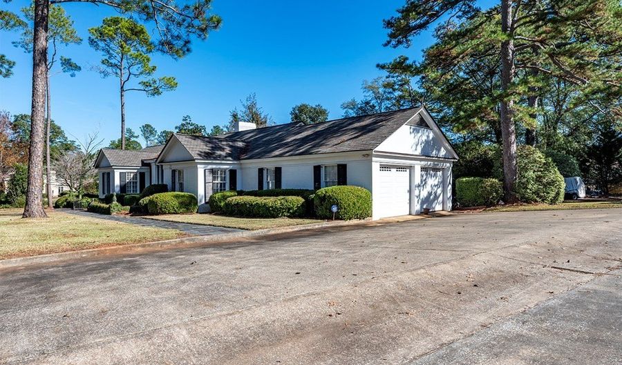 2600 Doublegate Dr E, Albany, GA 31721 - 5 Beds, 5 Bath