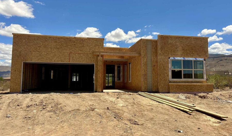 1851 Las Piedras, Alamogordo, NM 88310 - 4 Beds, 3 Bath