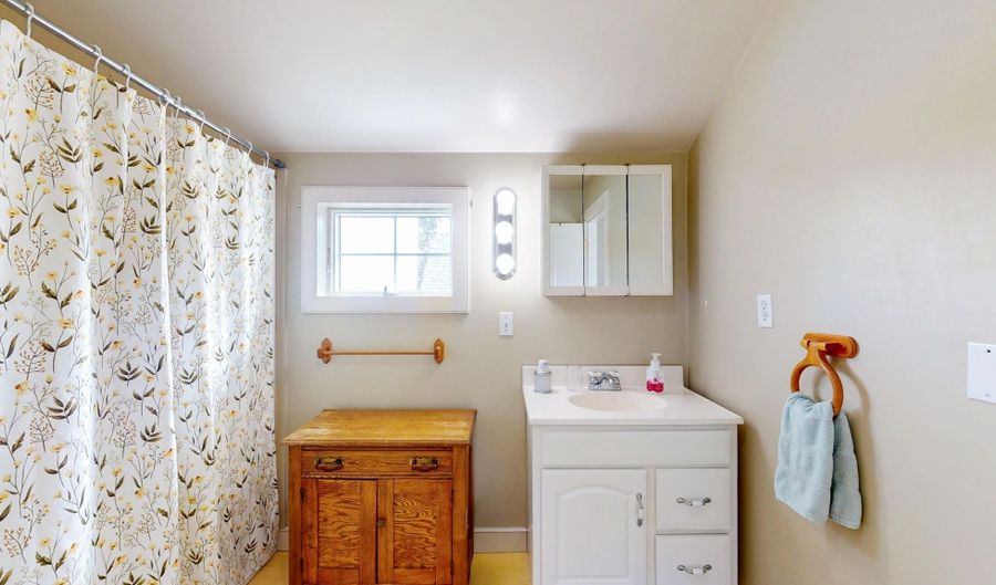 1276 Swinton Rd, Bridport, VT 05734 - 6 Beds, 5 Bath