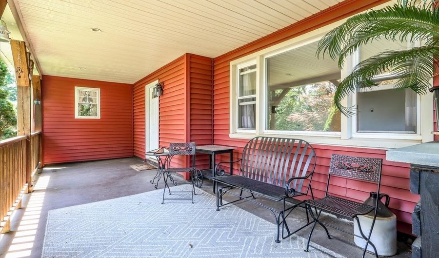 51 Rice Ln, Beacon Falls, CT 06403 - 1 Beds, 2 Bath