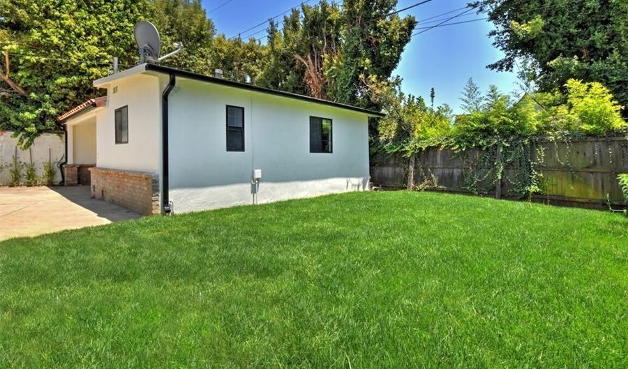 10786 Wellworth Ave, Los Angeles, CA 90024 - 4 Beds, 3 Bath