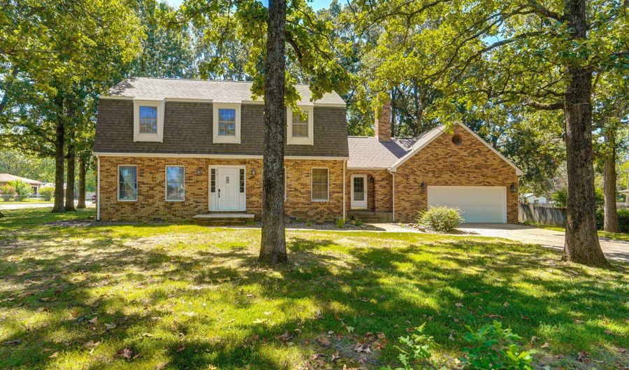 612 E Glendale St, Aurora, MO 65605 - 4 Beds, 3 Bath