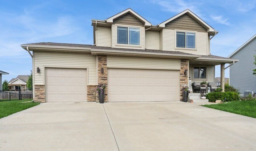 1612 NW Boulder Ridge Ln, Ankeny, IA 50023 - 4 Beds, 3 Bath