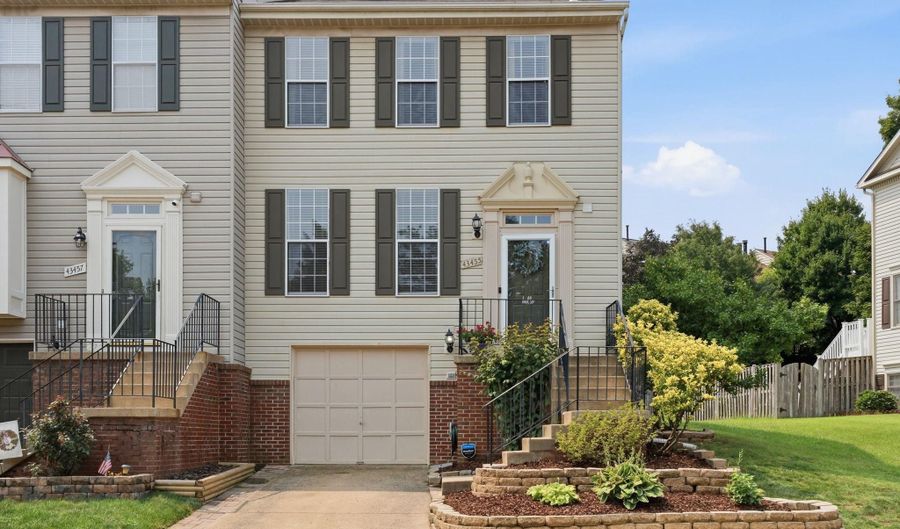 43455 POSTRAIL Sq, Ashburn, VA 20147 - 3 Beds, 3 Bath