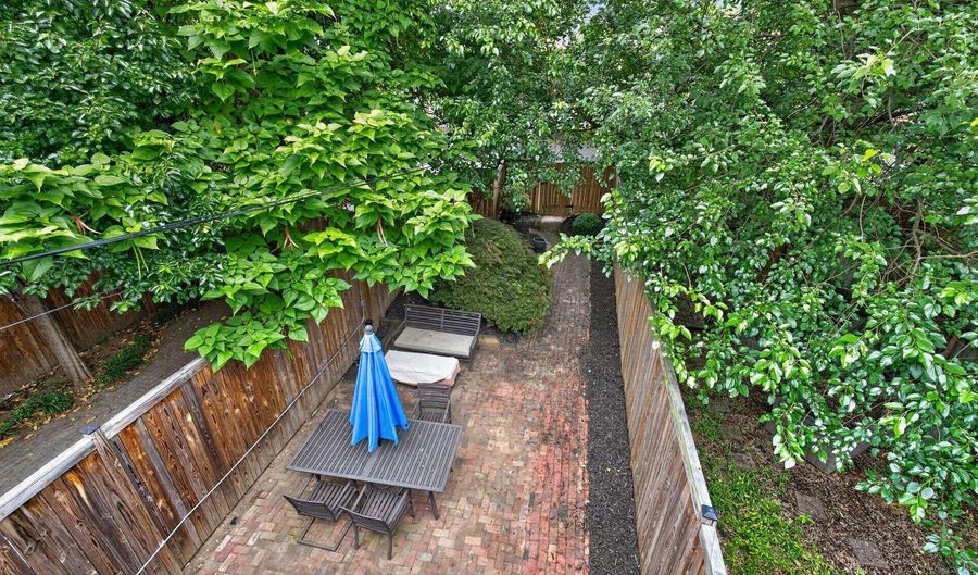 641 11TH St NE, Washington, DC 20002 - 2 Beds, 2 Bath