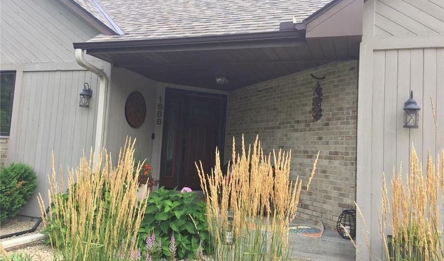 1688 Chatham Ave, Arden Hills, MN 55112 - 4 Beds, 3 Bath