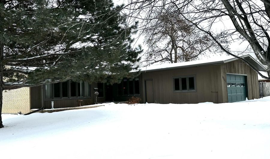 1314 N 3rd St, Aberdeen, SD 57401 - 5 Beds, 4 Bath