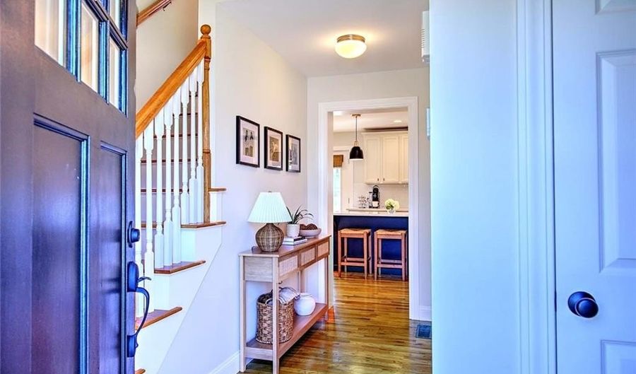 7 Court Ave, Barrington, RI 02806 - 4 Beds, 3 Bath