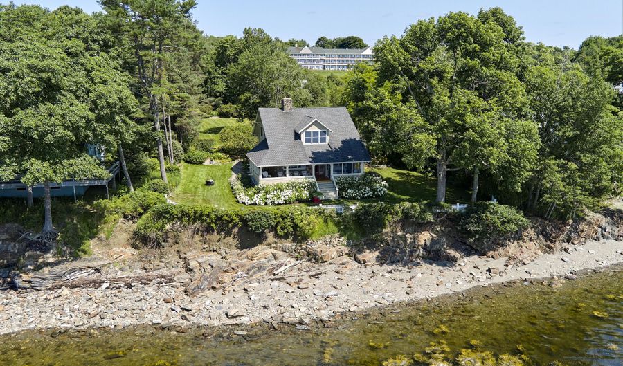22 Porter Rd, Belfast, ME 04915 - 3 Beds, 2 Bath